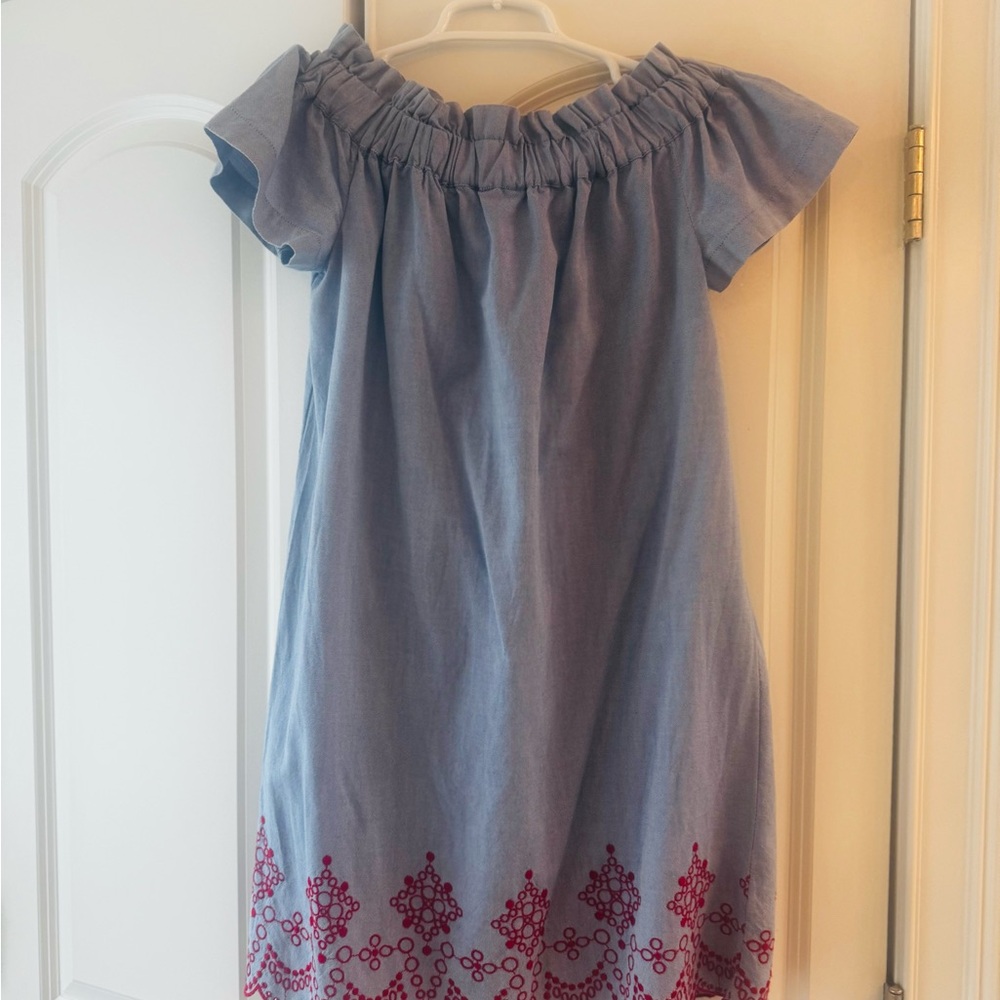 Vineyard Vines Light Blue Off-Shoulder Dress with Pink Hem Embroidery
